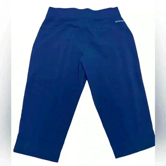 Columbia, Blue Mid-Rise Comfort Capris, Medium πββοΈββ‘οΈ - Picture 7 of 8